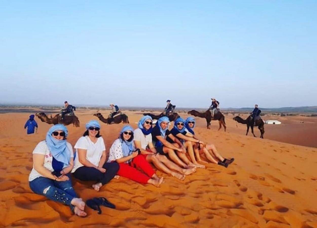 Avventura nel deserto di Merzouga - Passeggiata a dorso di cammello al tramonto attraverso il vasto paesaggio del Sahara - View 2